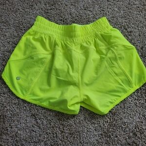 Lululemon Tracker Shorts 💛